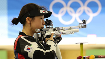 반효진, 여자 10m 공기소총 1위로 결선행…올림픽 예선 신기록