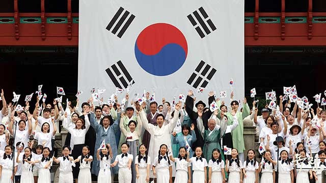SK텔레콤과 독립기념관, AI로 독립운동가 5인의 생전 모습 복원광복의 기쁨, 27년 만의 환국 영상 공개