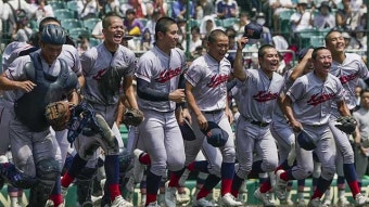 한국계 교토국제고 일본 고시엔 첫 우승…연장 접전 2대 1 승리