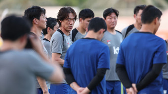 홍명보 감독, 밀집수비 깨기 위한 새로운 전략 밝혀...오만전 승리 향한 결의