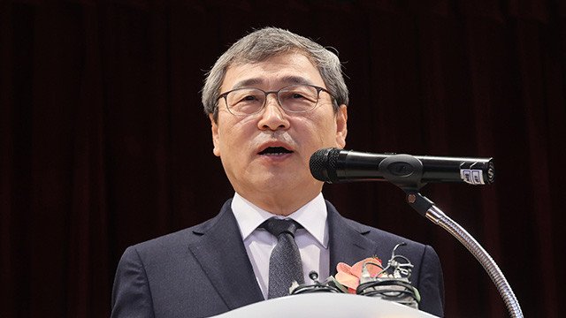 정근식 서울시 교육감, 충암고 방문으로 피해 학생과 교직원 위로 및 안전 대책 마련 약속