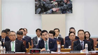 국방위 ‘윤 대통령 골프’ 공방…“야당 내로남불” “용산 거짓해명”