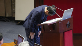 한 총리, 국회서 계엄 사태 사과…“국무위원 전원 반대했다”