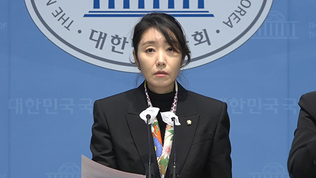 윤석열 전 대통령의 내란 혐의 형사재판, 의원 끌어내기 공방 치열하게 전개