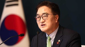 우원식 국회의장 신년사 “탄핵심판 차질 없게…국정 안정 최선”