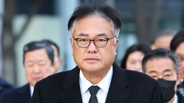 ‘사의 표명’ 정진석 비서실장, 일단 정상 출근…“최 대행이 세 차례 전화”
