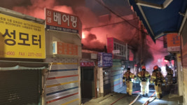 서울 청계공구상가서 불…60여 명 대피