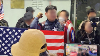 중국대사관, ‘캡틴아메리카 복장’ 윤 지지자 난입 시도에 “우려와 유감”
