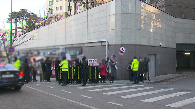 탄핵심판 기여한 경찰과 언론에 감사 인사 전한 헌재 소장 대행인 문형배