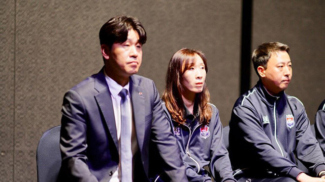 코치 폭행 의혹 도로공사 김종민 감독, 취재진 앞에서 주장 반박왜곡 많다