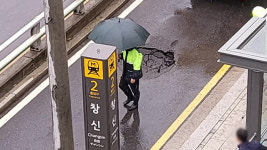 서울 종로구 창신역 인근 폭 1m 깊이 20cm ‘도로 침하’…교통 일부 통제