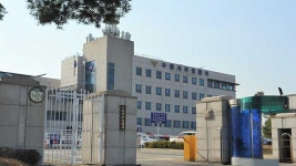 수원 선거연수원 시설물에 이재명 비방 전단 등 부착한 2명 입건