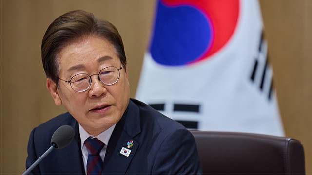 헌재, 이 대통령 재판 중단 헌법소원 논란
