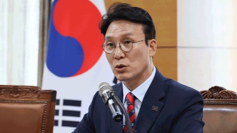 국회 온 김민석 “SNS에 의혹 관련 입장 올릴것”…휴대폰 화면 포착
