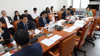 방송3법, 여당 주도로 과방위 소위 통과…야 “방송장악” 반발