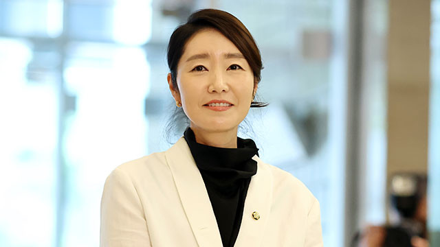 강선우 후보자 자진 사퇴, 정치권과 사회에 파장 일으키며 논란 확산!