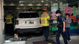 경기 화성에서 약국으로 차량 돌진…70대 약사 숨져