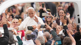 레오 14세 “이주민들 도와야”…트럼프 이민정책 비판