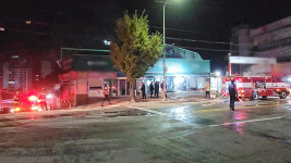 속초시 마트 건물 불…2시간 15분만에 꺼져