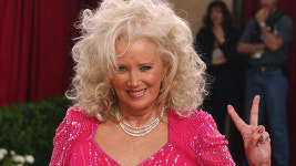 영화 ‘안나’ 배우 샐리 커클랜드 별세…향년 84세