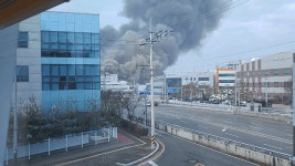 경기 화성시 방교동 공장 공사현장에서 불…3명 부상