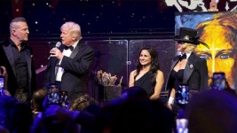 “트럼프, 별장에서 연일 골프·파티”…마러라고는 ‘겨울 백악관’