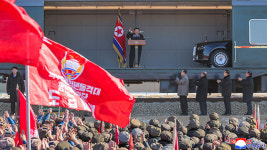 김정은, 새해 첫 현지지도로 신의주온실농장 방문…연일 ‘후대중시 행보’