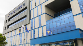 화성서 후진 차량이 행정복지센터 덮쳐…2명 부상