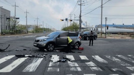 군산 오식도동서 차량 충돌…50대 운전자 숨져