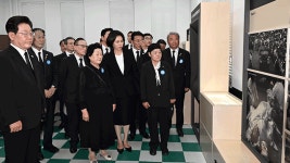 이 대통령 부부, 복원 후 개관 옛 전남도청 방문…유가족 위로