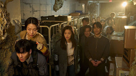 영화 ‘군체’ 관객 백만 명 돌파…개봉 4일만, 올해 최고 속도