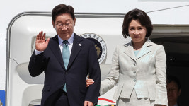 이 대통령, 국빈 방문 이탈리아 로마 도착…전투기 호위 비행