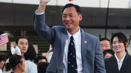 ‘이재명 명예훼손 혐의’ 모스 탄, 어제 비공개 경찰 조사