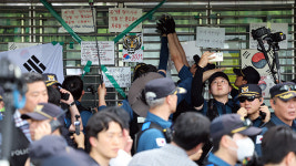 잠실 개표소 시위중 경찰관 때린 20대 남성들 구속기로
