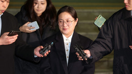 ‘매니저 갑질 의혹’ 방송인 박나래 검찰 송치