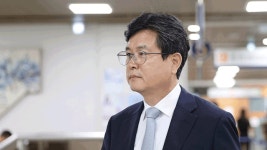 ‘사후 계엄선포문 작성·폐기’ 강의구, 2심도 징역 1년 6개월