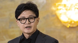 한동훈, ‘신약 로비 의혹’ 녹취록 추가 공개…최재성 해명 재반박