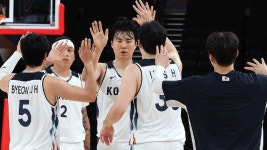 [아시안게임] ‘이현중에 이우석까지!’ 남자농구 12년 만의 결승행