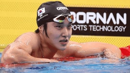 ‘어깨 부상’ 김우민, 자유형 800ｍ 출전 포기…2연패 불발