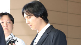 사회복무 근무지 102일 무단이탈…가수 송민호 1심 징역형 집행유예