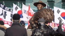 법원 “동대구역 박정희 동상 철거할 필요 없어”