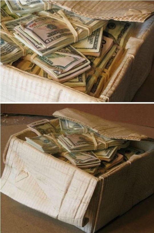 나무 조각 돈다발 “만든 사람 능력자”