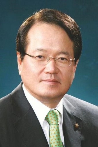 '비주류' 정의화 의원 국회의장 후보로 선출, 황우여 대표 상대로 '압승'