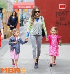 [M+할리우드] 사라 제시카 파커, 쌍둥이 두 딸 손잡고 ‘엄마미소 발사’