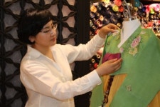 한복만이 아닌 문화를 만들죠…한복 세계화·대중화에 앞장서는 김예진 원장