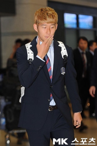 귀국 홍명보호 날아든 엿에 단체로 '당황'…손흥민 