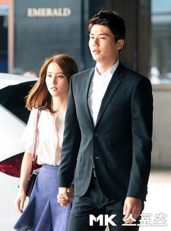 이청용 결혼식, 기성용-한혜진 손 꼭 잡고…하트 뿅뿅!