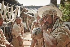 마동석, ‘군도’ 속 괴력남 천보로 관객 웃기고 힘자랑