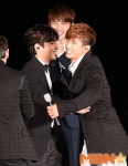 [SM콘서트] 려욱-브라이언 `마무리는 포옹`