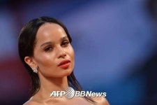 조 크라비츠, 묘한 섹시미 발산 [베니스영화제]